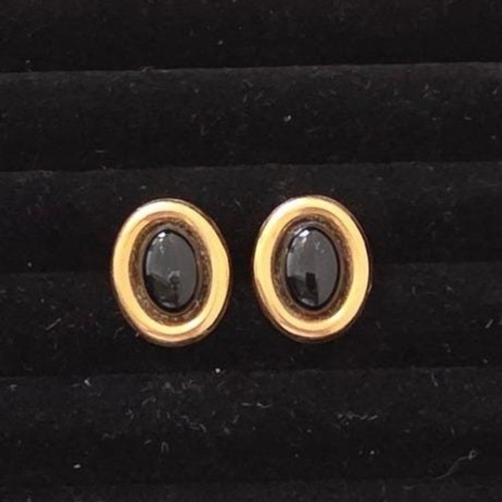Vintage Gold Tone Black Cabochon Oval Clip On Earrings Classic Professional